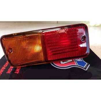 FEU ARRIERE GAUCHE DANS LE PARE CHOC NISSAN PATROL 