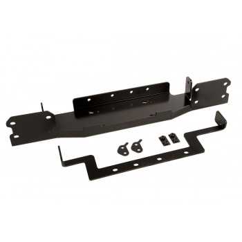 utilise des crochets de remorquage d'usine.