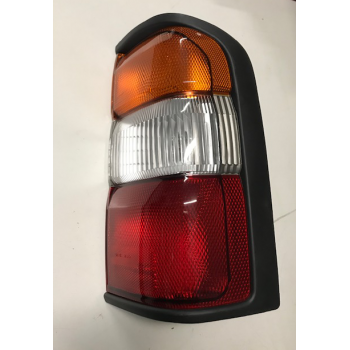 Feu arrière droit multifonctions Nissan GR Y61 jusqu'à 2005