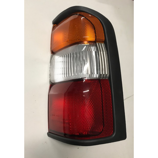 Feu arrière droit multifonctions Nissan GR Y61 jusqu'à 2005
