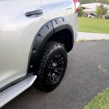 Elargisseurs d'ailes Toyota KDJ 150 55 mm large couleur brillant