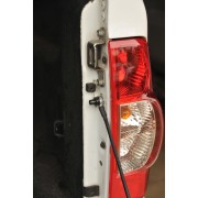 Verin de hayon arriere Nissan Navara D40 2005-2015