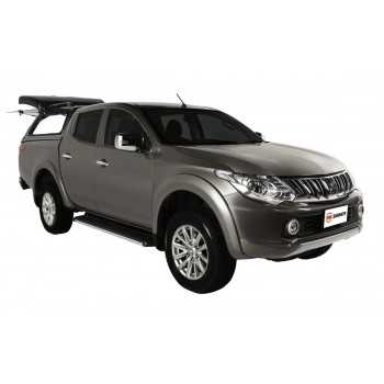 Hard top acier Mitsubishi vu porte ouverte